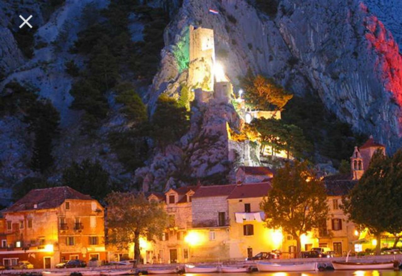 Apartments Elin Omiš Esterno foto