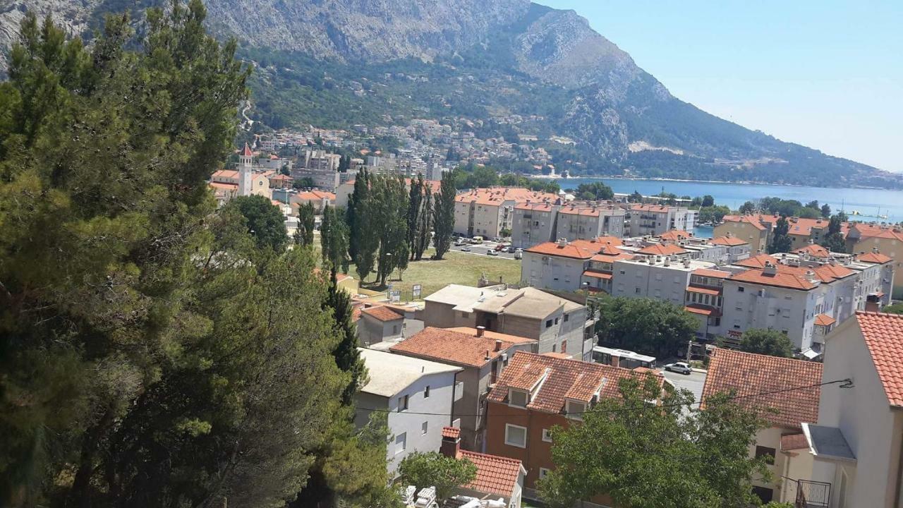 Apartments Elin Omiš Esterno foto